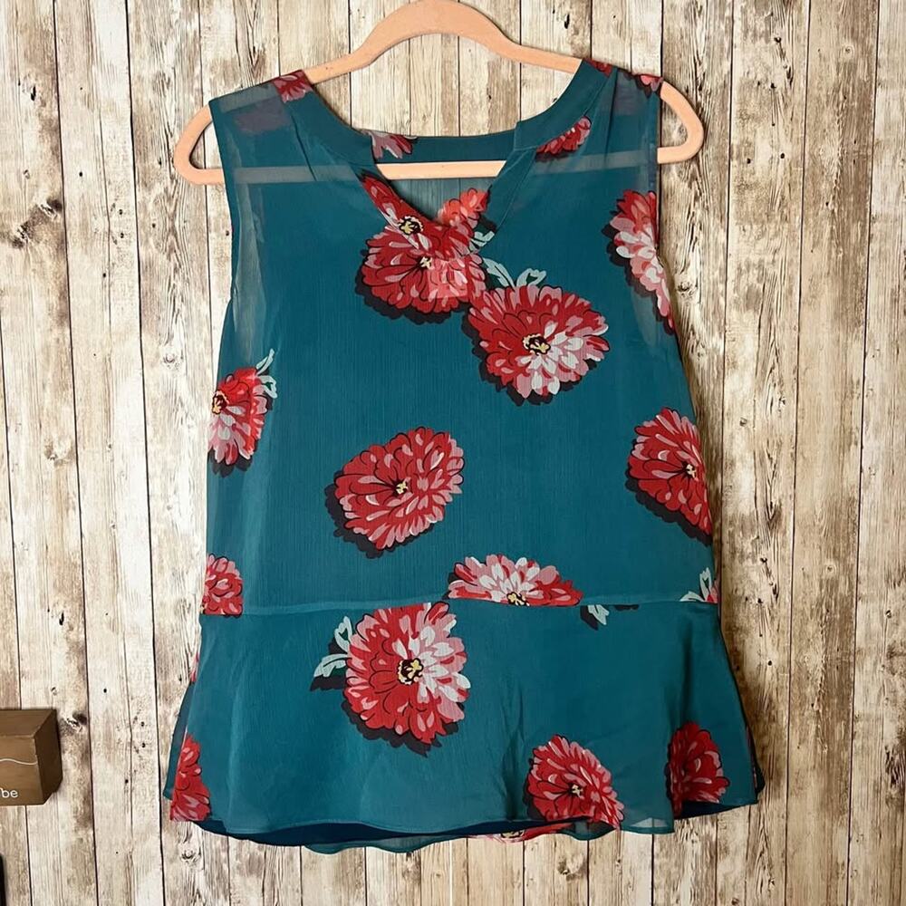 🌺 Cabi Sleeveless Floral Blouse – Size M 🌺